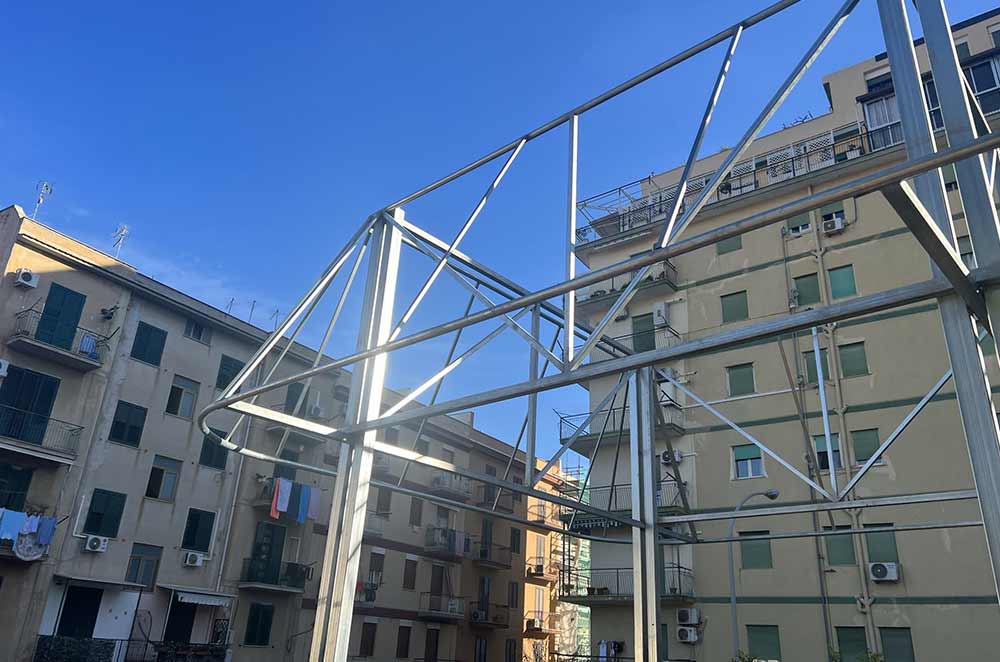 Piantumazione nel giardino sensoriale - erbe aromatiche e piante autoctone