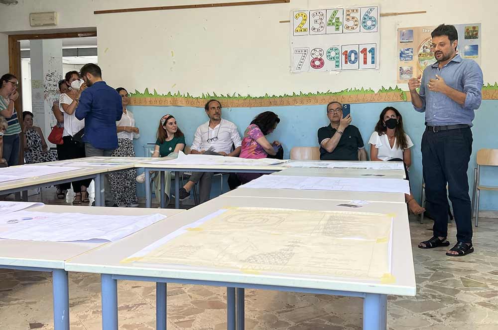 Vista finale della pergola e dei giardini sensoriali alla scuola De Amicis