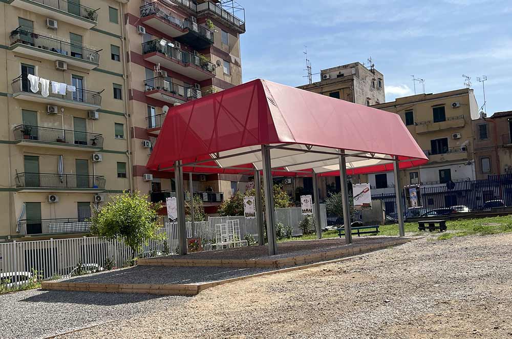 Vista del giardino sensoriale visivo in fase di realizzazione - scuola De Amicis Palermo