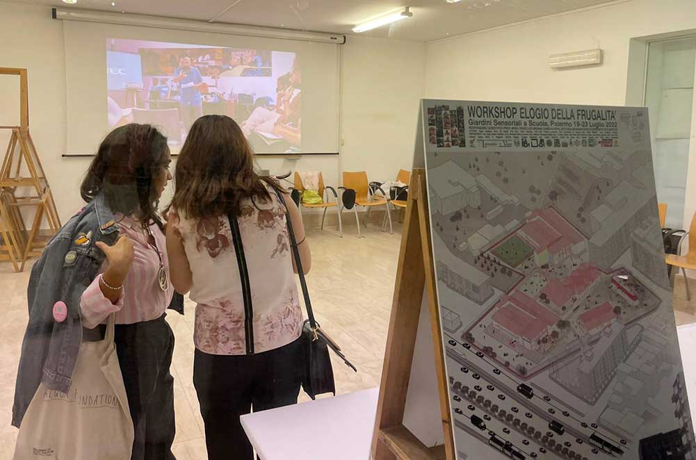 Pubblico alla presentazione SHARPER - giardini sensoriali per la scuola De Amicis